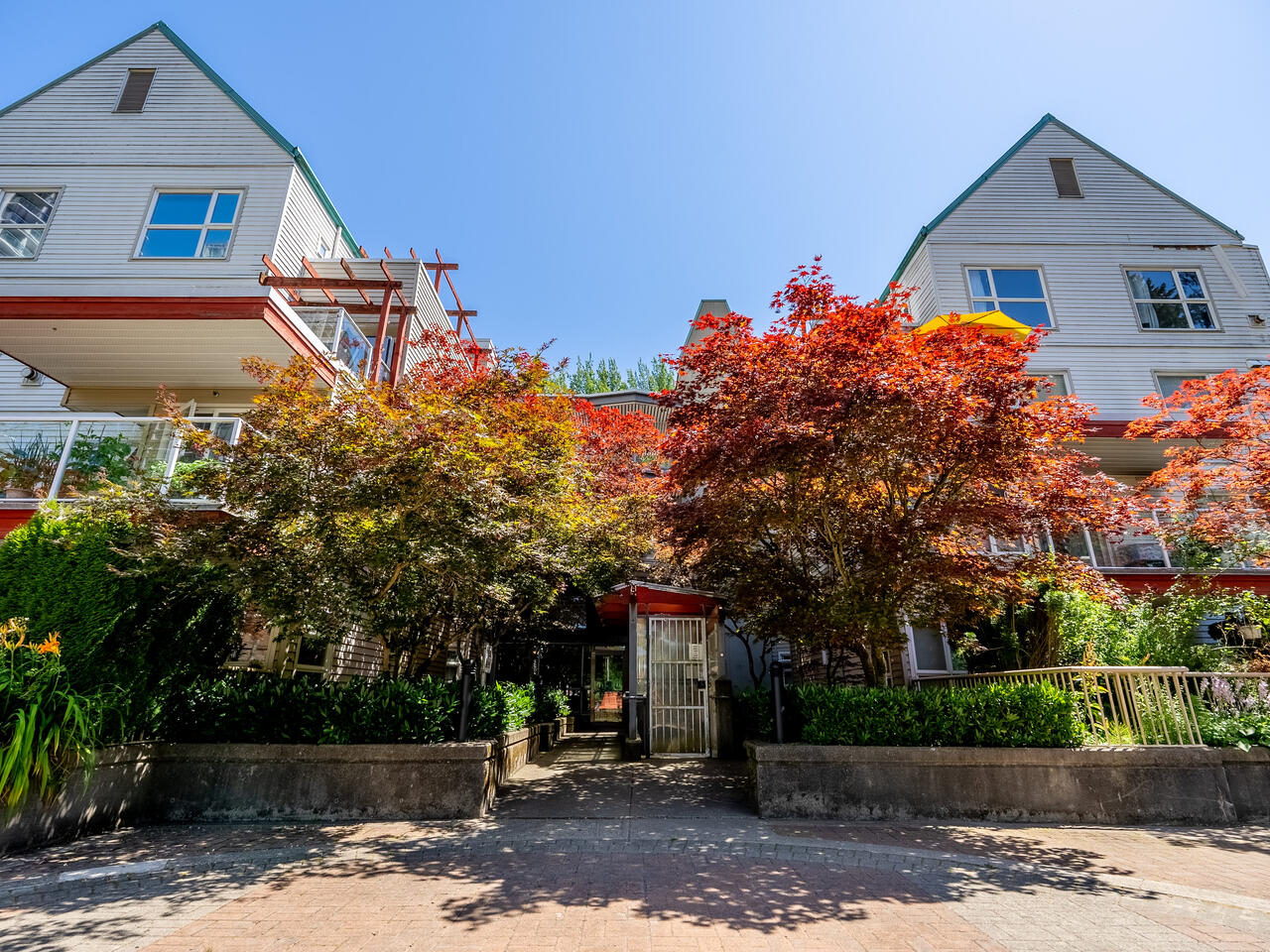 A404 9868 Whalley Blvd, Surrey Todd Conner Real Estate